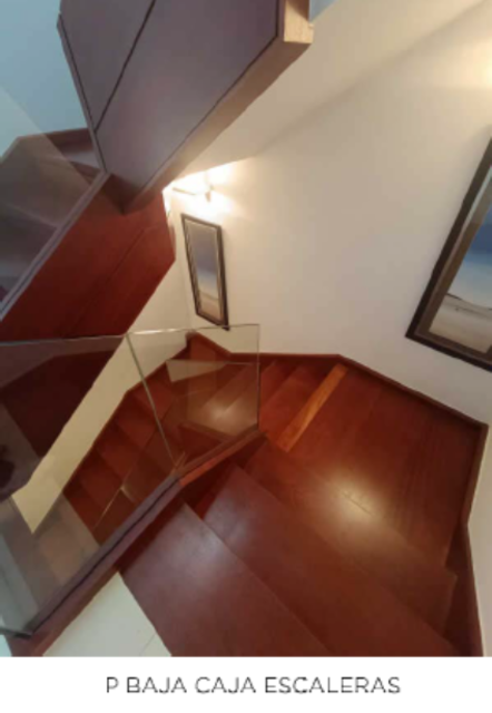 ESCALERA ACCESO PLANTA ALTA.png